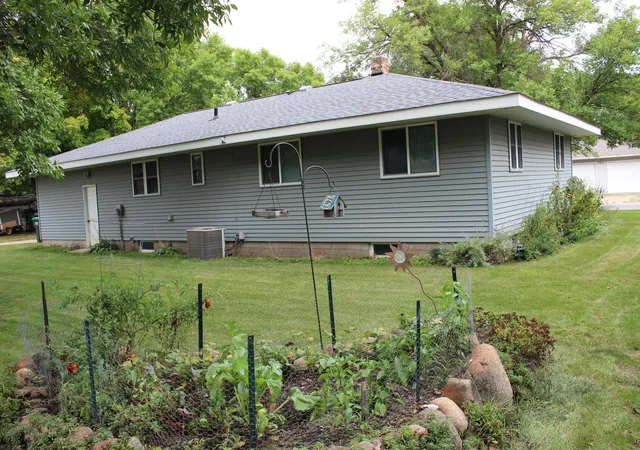 Photo 3 of Single family home for sale at 215 1st Avenue Se, Melrose, MN 56352 | MLS# 7142527 | Listing updated on 2026-10-05