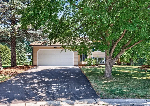 Photo 1 of Single family home for sale at 17550 Illinois Ct, Lakeville, MN 55044 | MLS# 7142528 | Listing updated on 2026-09-23