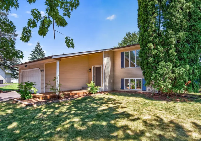 Photo 2 of Single family home for sale at 17550 Illinois Ct, Lakeville, MN 55044 | MLS# 7142528 | Listing updated on 2026-09-23