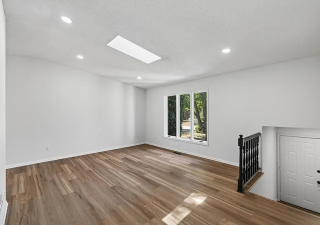 Photo 4 of Single family home for sale at 17550 Illinois Ct, Lakeville, MN 55044 | MLS# 7142528 | Listing updated on 2026-09-23