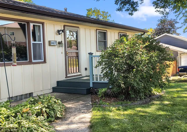 Photo 2 of Single family home for sale at 1417 Autumn Dr, Faribault, MN 55021 | MLS# 7142551 | Listing updated on 2026-10-01