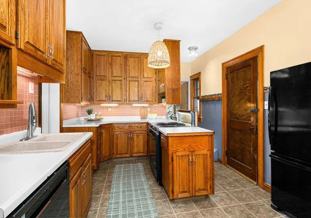 Photo 4 of Single family home for sale at 2327 E 4th Street, Duluth, MN 55812 | MLS# 7142554 | Listing updated on 2026-09-24