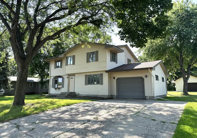 Photo 1 of Single family home for sale at 1333 Walnut St, Dawson, MN 56232 | MLS# 7142564 | Listing updated on 2026-09-15