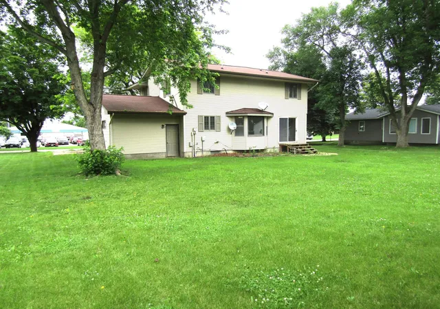 Photo 2 of Single family home for sale at 1333 Walnut St, Dawson, MN 56232 | MLS# 7142564 | Listing updated on 2026-09-15