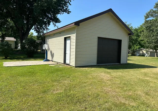 Photo 3 of Single family home for sale at 1333 Walnut St, Dawson, MN 56232 | MLS# 7142564 | Listing updated on 2026-09-15
