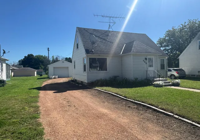 Photo 1 of Single family home for sale at 409 S 5th Street, Le Sueur, MN 56058 | MLS# 7142570 | Listing updated on 2026-09-14
