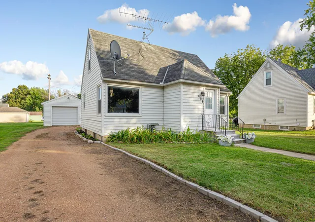 Photo 1 of Single family home for sale at 409 S 5th Street, Le Sueur, MN 56058 | MLS# 7142570 | Listing updated on 2026-09-22