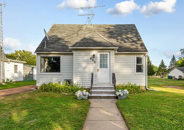 Photo 2 of Single family home for sale at 409 S 5th Street, Le Sueur, MN 56058 | MLS# 7142570 | Listing updated on 2026-09-22
