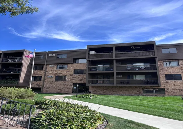 Photo 1 of Condo for sale at 999 41st Avenue NE #302, Minneapolis, MN 55421 | MLS# 7142577 | Listing updated on 2026-09-14