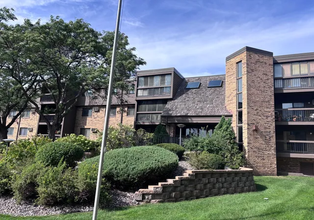 Photo 2 of Condo for sale at 999 41st Avenue NE #302, Minneapolis, MN 55421 | MLS# 7142577 | Listing updated on 2026-09-14