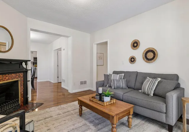 Photo 3 of Single family home for sale at 620 Ohio St, Saint Paul, MN 55107 | MLS# 7142580 | Listing updated on 2026-10-21