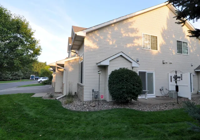Photo 3 of Single family home for sale at 8846 92nd Street S, Cottage Grove, MN 55016 | MLS# 7142590 | Listing updated on 2026-09-19
