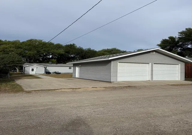 Photo 3 of Single family home for sale at 1605 9th Street N, Fargo, ND 58102 | MLS# 7142617 | Listing updated on 2026-09-16