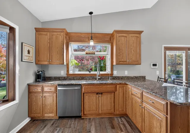 Photo 4 of Single family home for sale at 7471 Saratoga Dr, Chanhassen, MN 55317 | MLS# 7142623 | Listing updated on 2026-10-23