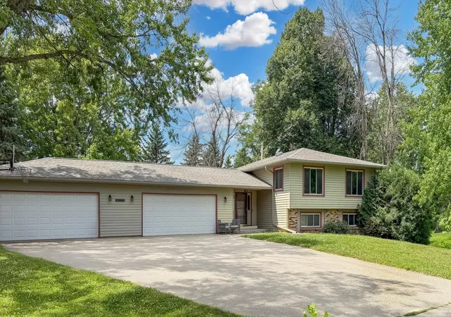 Photo 1 of Single family home for sale at 9180 Edgebrook Dr, Northfield, MN 55057 | MLS# 7142630 | Listing updated on 2026-10-02