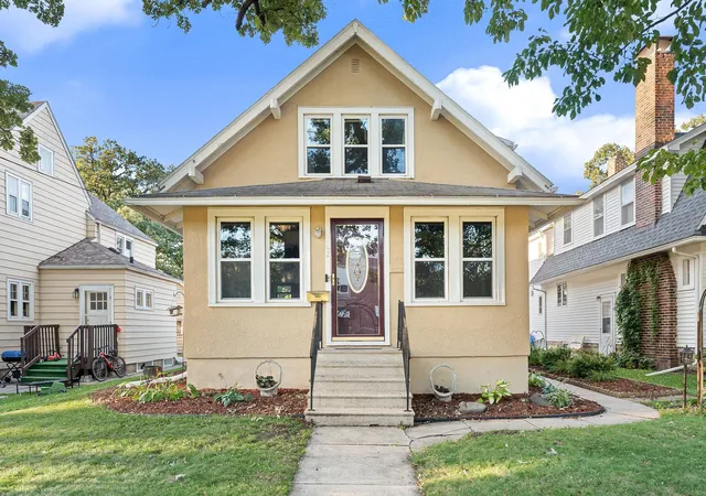 Photo 1 of Single family home for sale at 802 8th Avenue Nw, Austin, MN 55912 | MLS# 7142642 | Listing updated on 2026-10-04