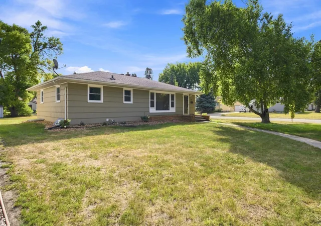 Photo 2 of Single family home for sale at 1520 3rd Street S, Moorhead, MN 56560 | MLS# 7142649 | Listing updated on 2026-09-15