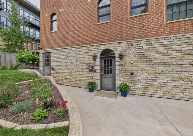Photo 2 of Condo for sale at 3125 Inglewood Ave S #201, Minneapolis, MN 55416 | MLS# 7142686 | Listing updated on 2026-09-29