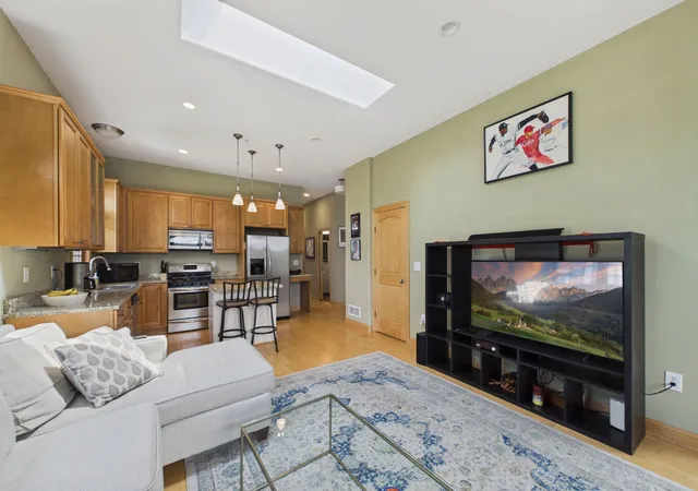Photo 3 of Condo for sale at 3125 Inglewood Ave S #201, Minneapolis, MN 55416 | MLS# 7142686 | Listing updated on 2026-09-29