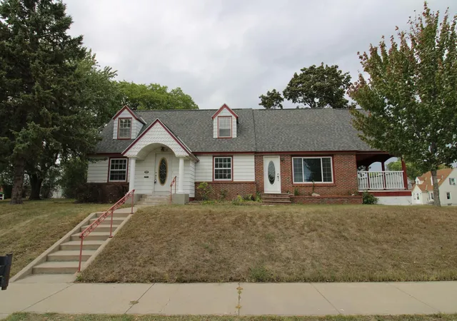 Photo 1 of Single family home for sale at 404 5th Street S, Sauk Centre, MN 56378 | MLS# 7142687 | Listing updated on 2026-10-08