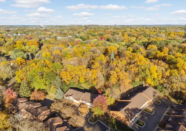 Photo 2 of Single family home for sale at 6913 Edenvale Blvd, Eden Prairie, MN 55346 | MLS# 7142697 | Listing updated on 2026-09-17