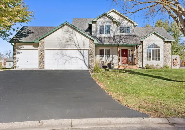 Photo 3 of Single family home for sale at 1115 Maplewood Ct Sw, Isanti, MN 55040 | MLS# 7142730 | Listing updated on 2026-10-20