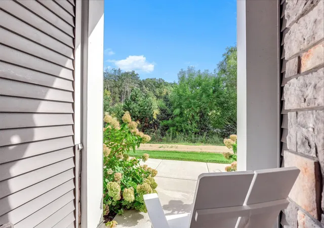 Photo 4 of Single family home for sale at 14480 Twin Lakes Cir, Burnsville, MN 55306 | MLS# 7142769 | Listing updated on 2026-09-19