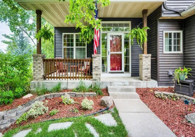 Photo 1 of Single family home for sale at 924 36th Street W, Hastings, MN 55033 | MLS# 7142771 | Listing updated on 2026-10-07