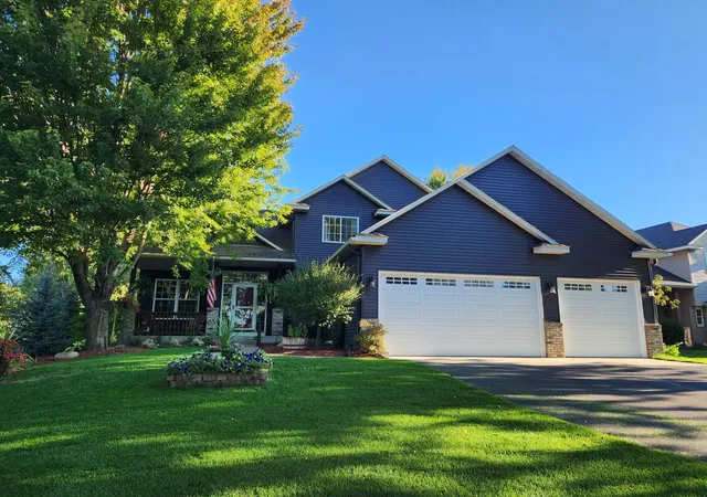 Photo 2 of Single family home for sale at 924 36th Street W, Hastings, MN 55033 | MLS# 7142771 | Listing updated on 2026-10-07