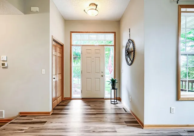 Photo 3 of Single family home for sale at 924 36th Street W, Hastings, MN 55033 | MLS# 7142771 | Listing updated on 2026-10-07