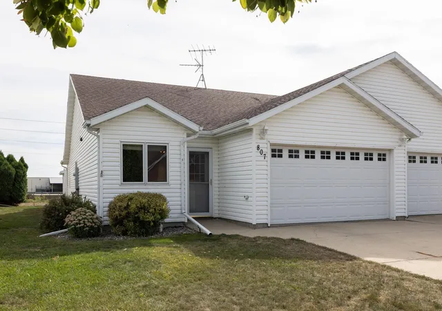 Photo 1 of Single family home for sale at 807 Morningside Dr, Casselton, ND 58012 | MLS# 7142778 | Listing updated on 2026-09-13