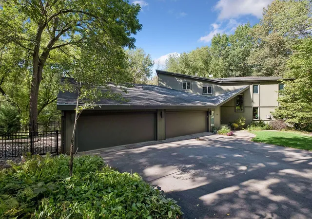 Photo 2 of Sale Pending at 16 Timberglade Rd, Minneapolis, MN 55437 | MLS# 7142794 | Listing updated on 2026-10-12