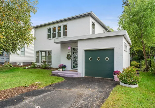 Photo 1 of Single family home for sale at 812 Nebraska Ave E, Saint Paul, MN 55106 | MLS# 7142797 | Listing updated on 2026-10-19