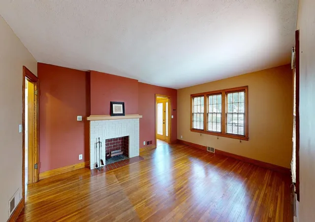 Photo 3 of Sale Pending at 1008 James Ave, Albert Lea, MN 56007 | MLS# 7142816 | Listing updated on 2026-09-28