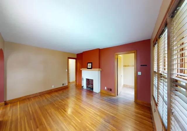 Photo 3 of Sale Pending at 1008 James Ave, Albert Lea, MN 56007 | MLS# 7142816 | Listing updated on 2026-09-28