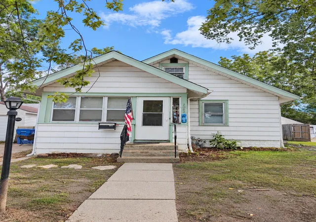 Single family home for sale at 2082 Manitou Ave, Saint Paul, MN 55119 | MLS# 7142852
