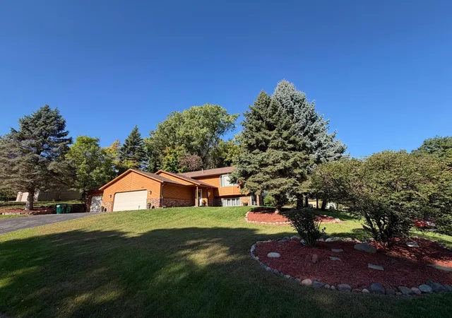 Photo 3 of Single family home for sale at 4615 Parkridge Dr, Saint Paul, MN 55123 | MLS# 7142857 | Listing updated on 2026-09-12