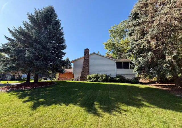 Photo 3 of Single family home for sale at 4615 Parkridge Dr, Saint Paul, MN 55123 | MLS# 7142857 | Listing updated on 2026-09-12