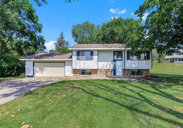 Photo 1 of Single family home for sale at 5512 Woodside Rd Se, Prior Lake, MN 55372 | MLS# 7142860 | Listing updated on 2026-09-18