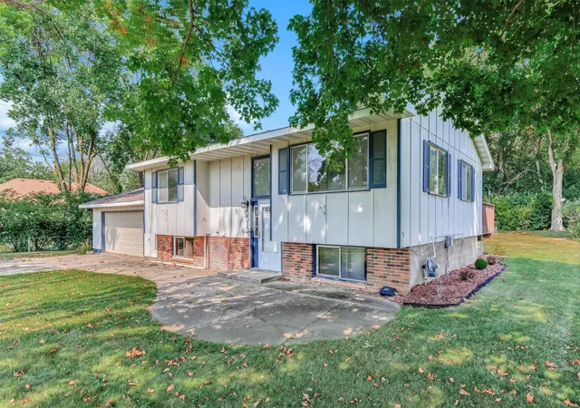 Photo 2 of Single family home for sale at 5512 Woodside Rd Se, Prior Lake, MN 55372 | MLS# 7142860 | Listing updated on 2026-09-18