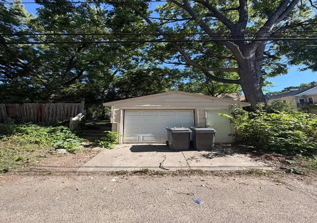 Photo 2 of Sale Pending at 1615 22nd Avenue N, Minneapolis, MN 55411 | MLS# 7142869 | Listing updated on 2026-09-22
