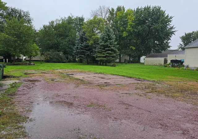 Photo 3 of Single family home for sale at 669 2nd Avenue, Brewster, MN 56119 | MLS# 7142878 | Listing updated on 2026-09-19