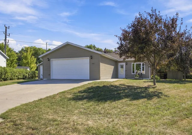 Photo 1 of Single family home for sale at 1706 12th Street N, Wahpeton, ND 58075 | MLS# 7142887 | Listing updated on 2026-09-15