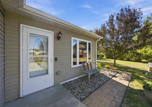 Photo 3 of Single family home for sale at 1706 12th Street N, Wahpeton, ND 58075 | MLS# 7142887 | Listing updated on 2026-09-15