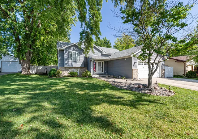 Photo 1 of Single family home for sale at 650 18th Street Se, Owatonna, MN 55060 | MLS# 7142908 | Listing updated on 2026-09-15