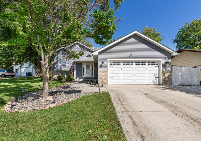 Photo 3 of Single family home for sale at 650 18th Street Se, Owatonna, MN 55060 | MLS# 7142908 | Listing updated on 2026-09-15