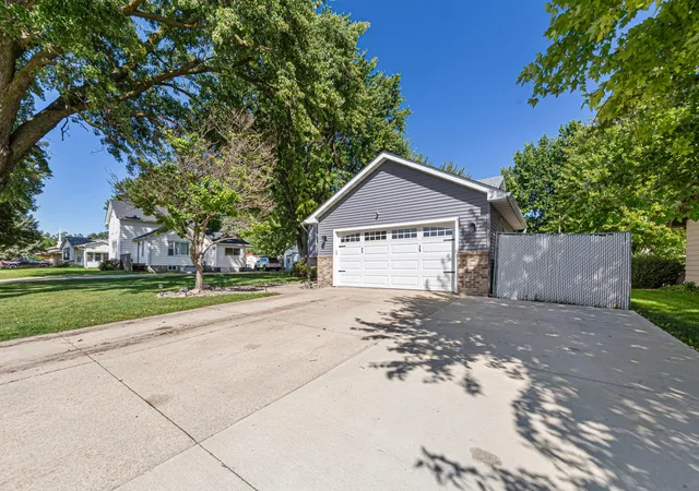 Photo 3 of Single family home for sale at 650 18th Street SE, Owatonna, MN 55060 | MLS# 7142908 | Listing updated on 2026-09-15