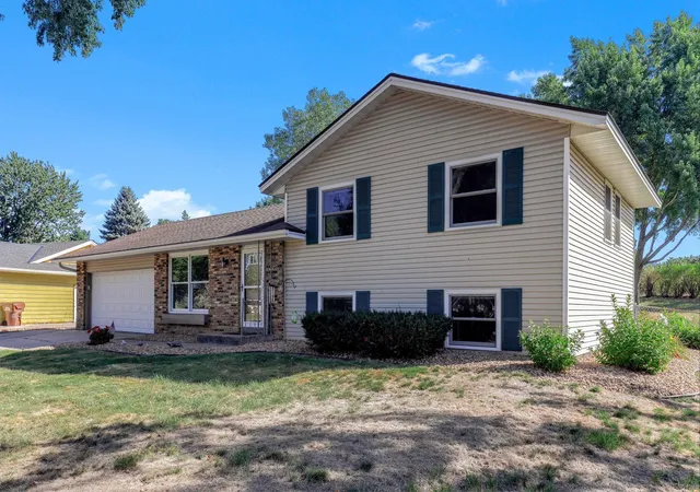 Photo 2 of Single family home for sale at 8419 Ivywood Ave S, Cottage Grove, MN 55016 | MLS# 7142926 | Listing updated on 2026-09-15
