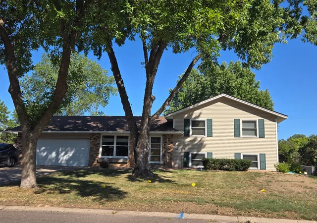 Photo 3 of Single family home for sale at 8419 Ivywood Ave S, Cottage Grove, MN 55016 | MLS# 7142926 | Listing updated on 2026-09-15