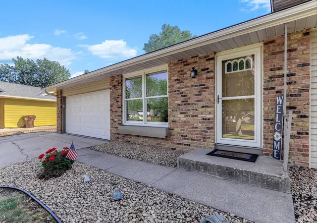 Photo 3 of Single family home for sale at 8419 Ivywood Ave S, Cottage Grove, MN 55016 | MLS# 7142926 | Listing updated on 2026-09-15